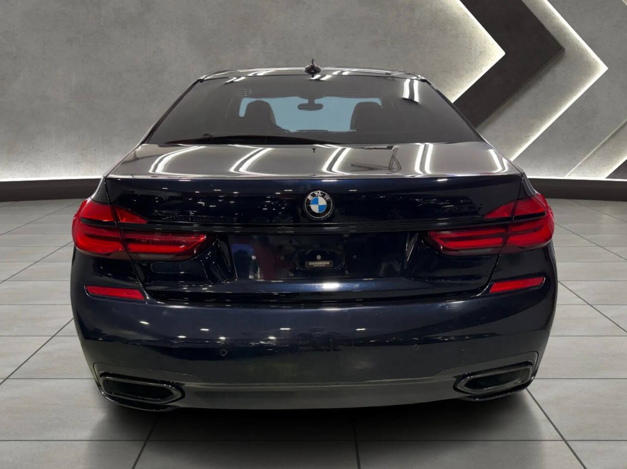 Used 2018 BMW 750i xDrive AWD/4WD image 4
