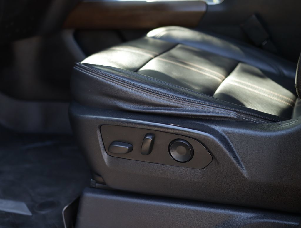Used 2024 Chevrolet Silverado 2500 High Country w/ High Country Premium Package AWD/4WD image 23