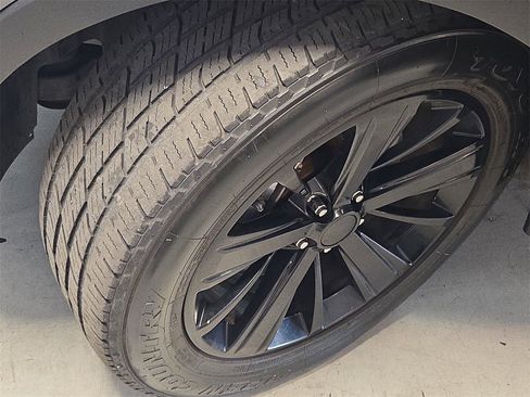 Used 2018 Ford Explorer Limited image 33