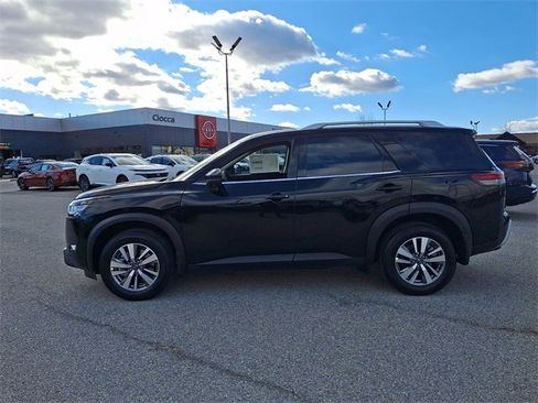 New 2025 Nissan Pathfinder SL w/ Black Appearance Package image 7