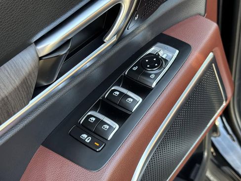 Used 2024 Kia Telluride SX w/ Towing Package image 16