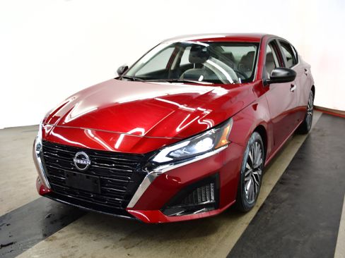 Used 2025 Nissan Altima 2.5 SV image 4