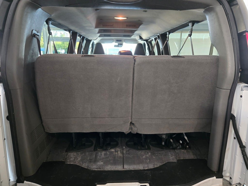 Used 2025 Chevrolet Express 3500 LT w/ LT Preferred Equipment Group RWD image 13