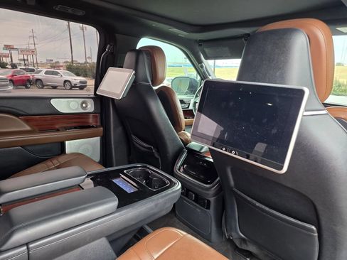 Used 2023 Lincoln Navigator L Reserve AWD/4WD image 18