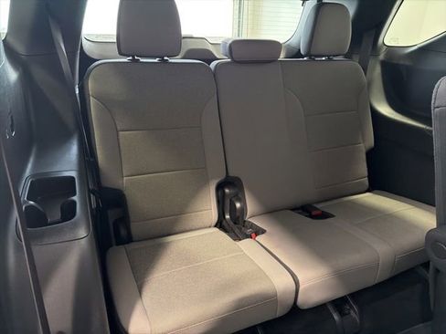 Used 2025 Chevrolet Traverse LT FWD image 23