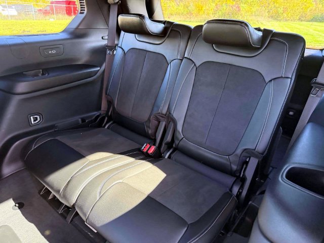 Used 2023 Jeep Grand Cherokee L Laredo AWD/4WD image 13