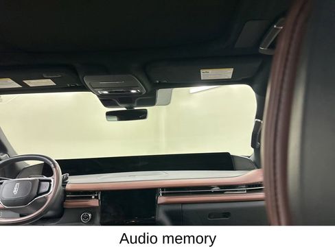 Used 2025 Lincoln Navigator Reserve AWD/4WD image 19