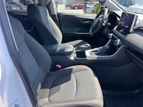 Used 2025 Toyota RAV4 XLE FWD image 16