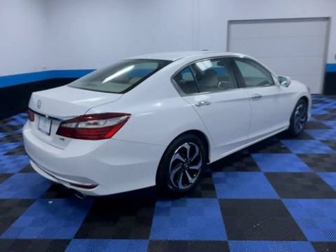 Used 2017 Honda Accord EX-L image 8
