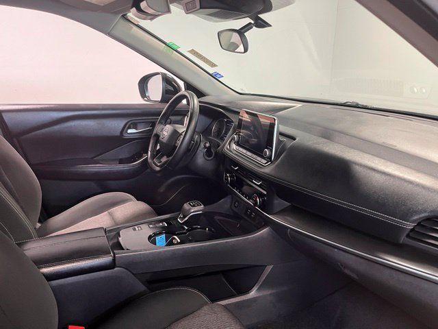 Used 2025 Nissan Rogue SV FWD image 11