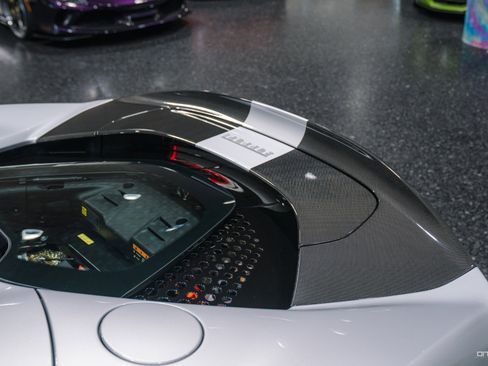 Used 2022 Ferrari SF90 Spider image 10