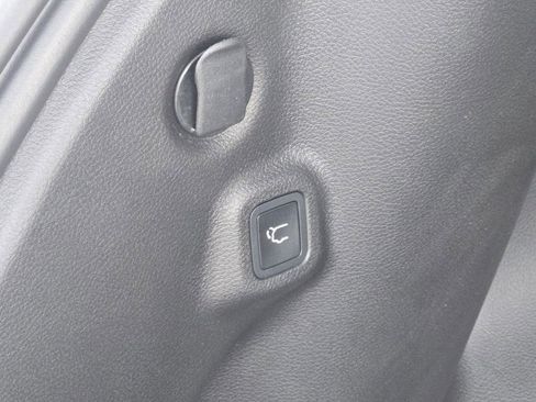 New 2026 Jeep Compass Latitude image 13