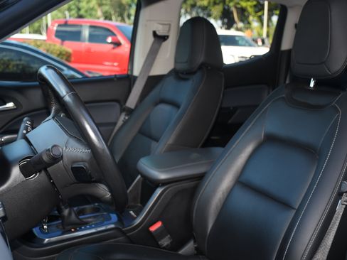 Used 2022 Chevrolet Colorado Z71 w/ Z71 Midnight Edition image 11