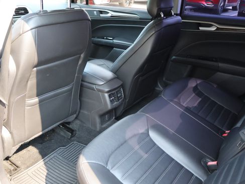Used 2014 Ford Fusion SE w/ Equipment Group 202A FWD image 10
