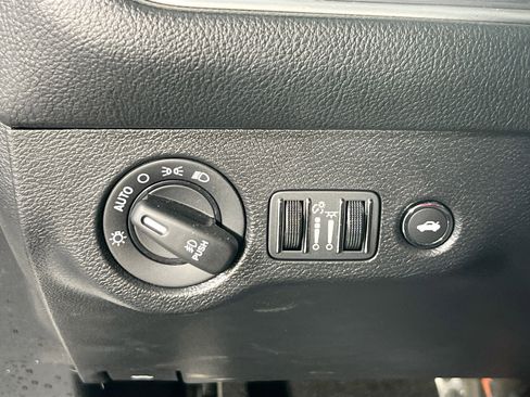 Used 2019 Dodge Challenger R/T w/ T/A Package image 10