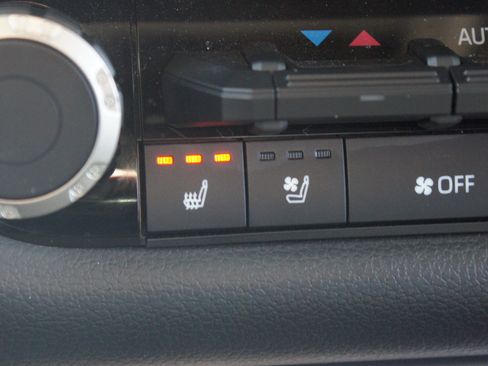 Used 2022 Toyota Tundra Limited w/ TRD Off-Road Package image 8