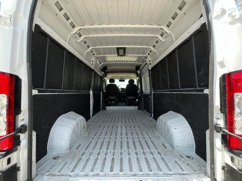 Used 2025 RAM ProMaster 2500 w/ Convenience Group FWD image 8