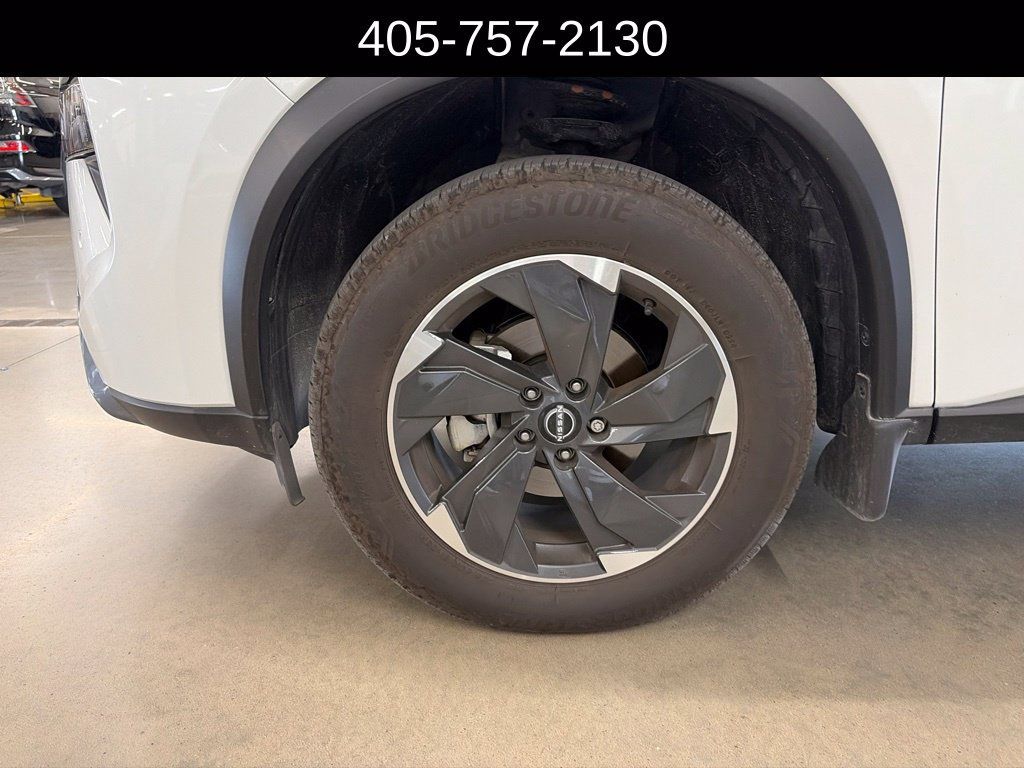 Used 2024 Nissan Rogue SL FWD image 2