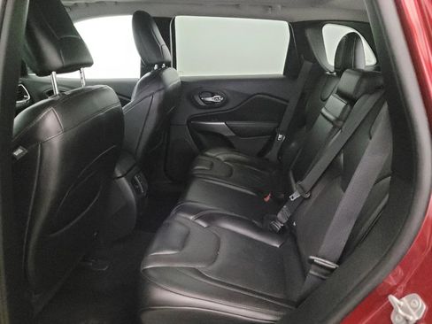 Used 2019 Jeep Cherokee Limited AWD/4WD image 18