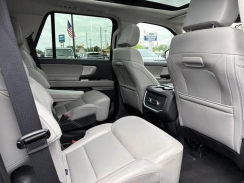 Used 2025 Ford Expedition Active AWD/4WD image 15