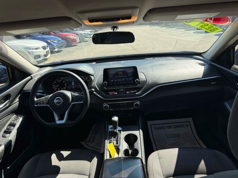 Used 2020 Nissan Altima 2.5 S FWD image 12
