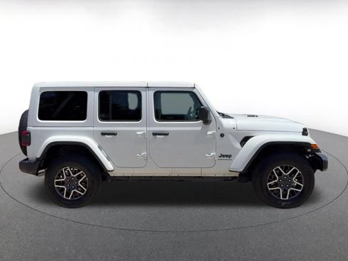 Used 2025 Jeep Wrangler Unlimited Sahara AWD/4WD image 16