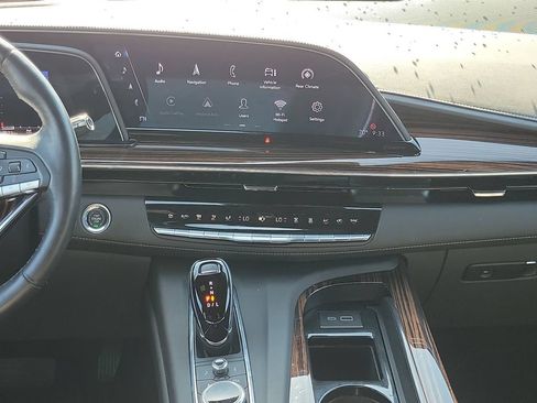 Used 2023 Cadillac Escalade Premium Luxury AWD/4WD image 29