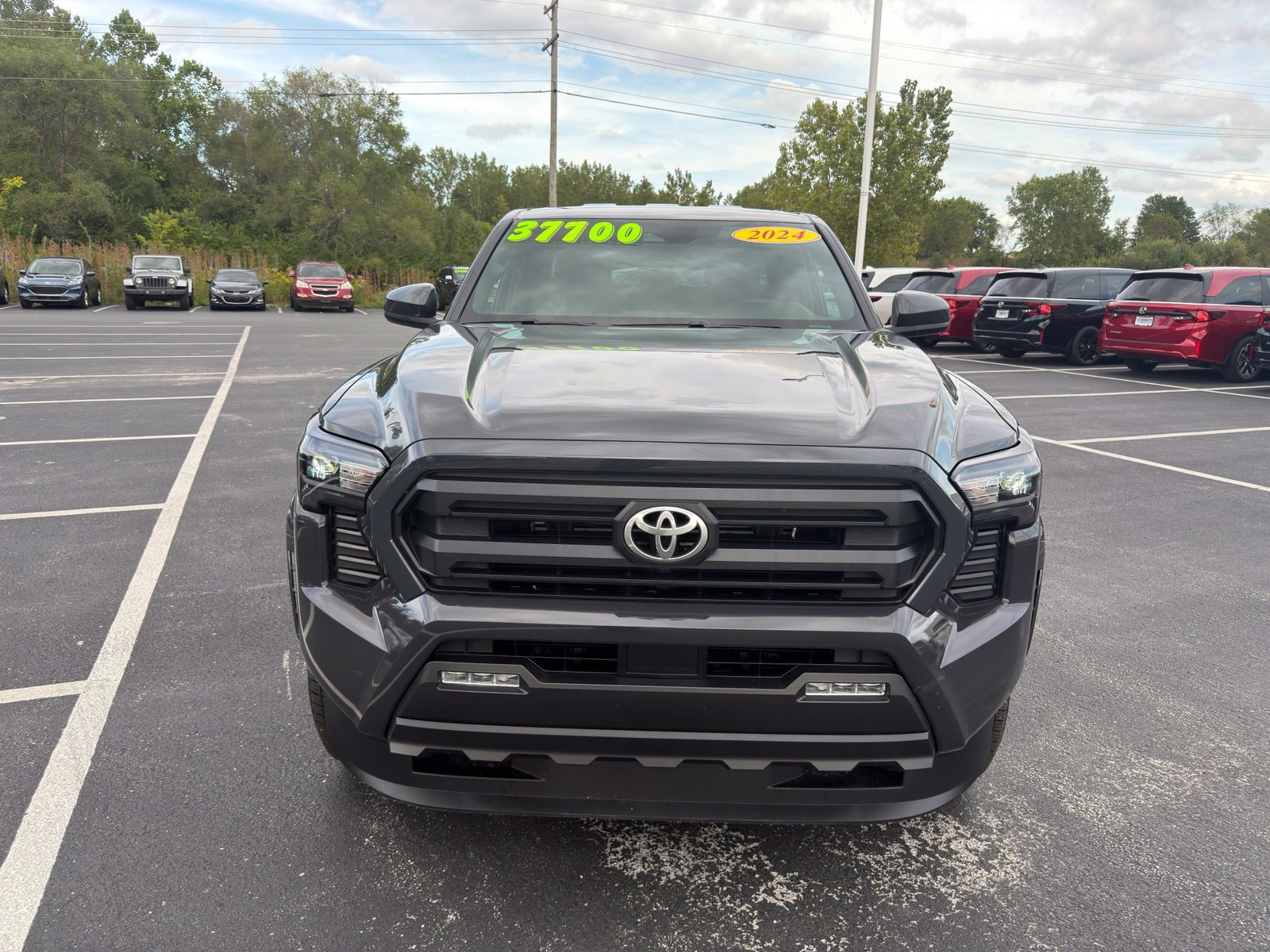 Used 2024 Toyota Tacoma SR5 AWD/4WD image 9