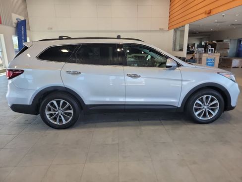Used 2018 Hyundai Santa Fe SE w/ Cargo Package AWD/4WD image 4