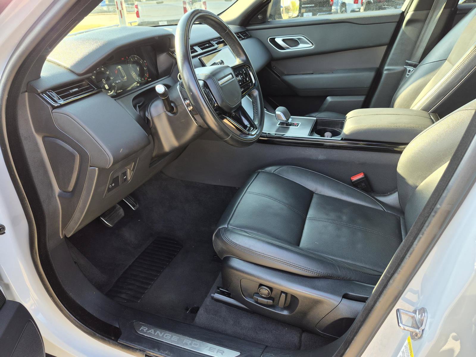 Used 2025 Land Rover Range Rover Velar Dynamic SE AWD/4WD image 2