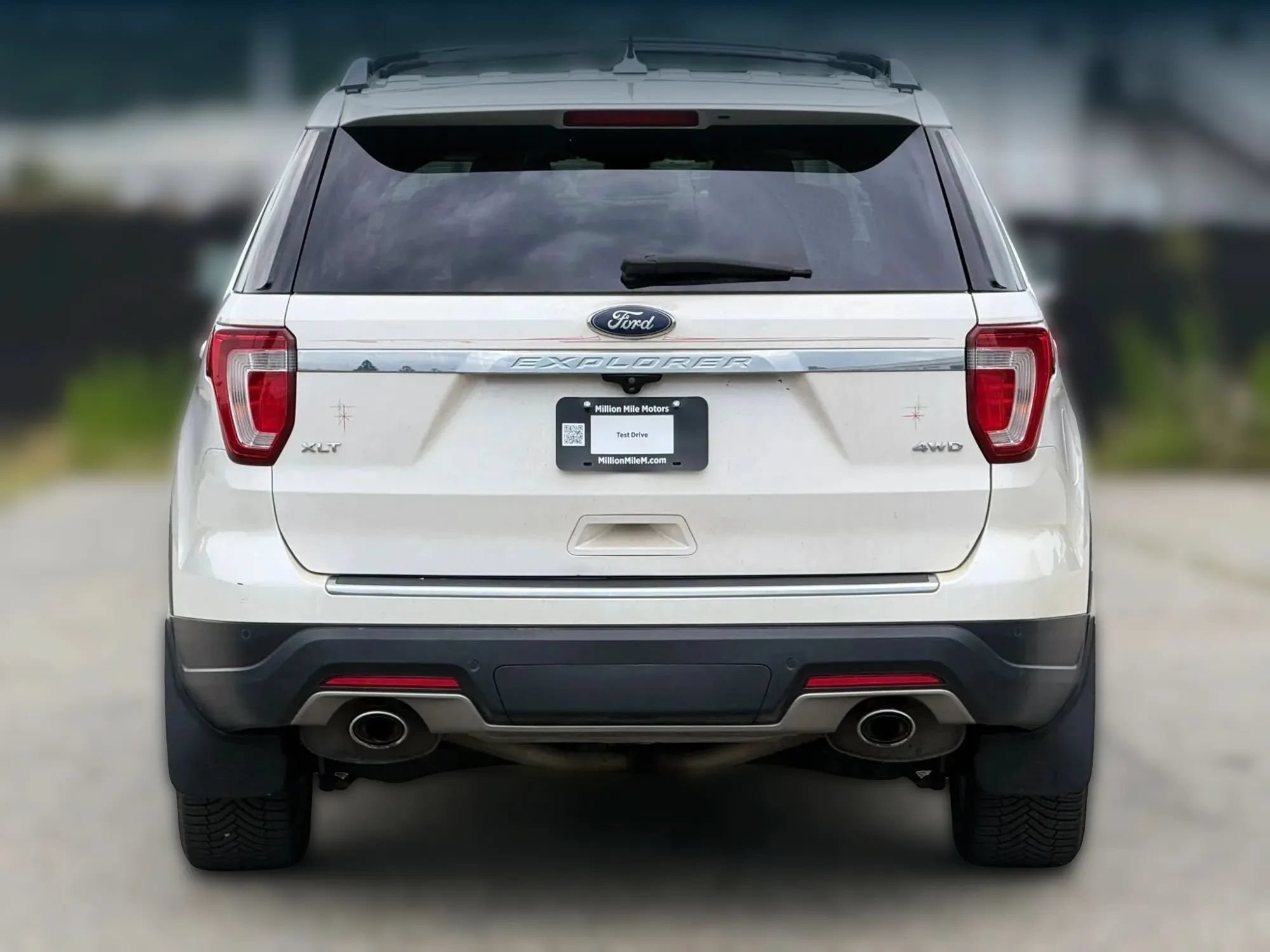 Used 2018 Ford Explorer XLT w/ Equipment Group 202A AWD/4WD image 4