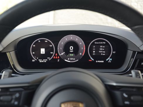 Certified 2025 Porsche Cayenne S AWD/4WD image 18