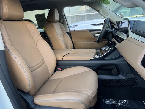 Certified 2026 INFINITI QX80 Luxe w/ Cargo Package AWD/4WD image 24