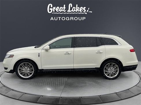 Used 2013 Lincoln MKT AWD image 2