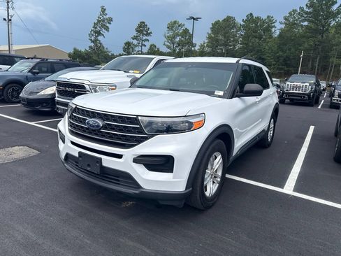 Used 2020 Ford Explorer XLT RWD image 3