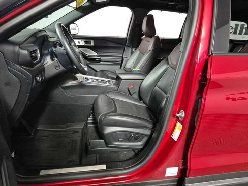 Used 2023 Ford Explorer Platinum w/ Technology Package AWD/4WD image 9
