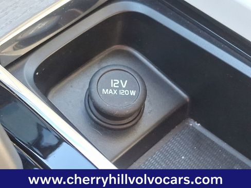 Certified 2023 Volvo XC60 B5 Plus w/ Climate Package image 27