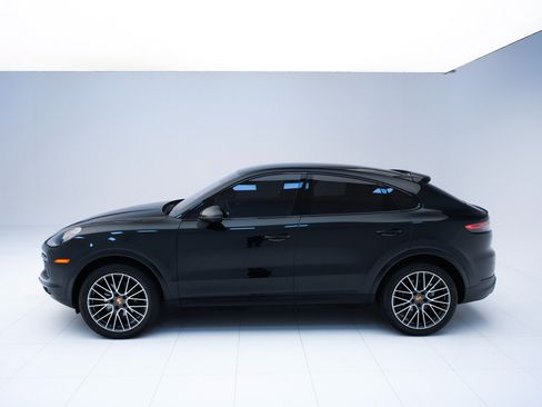 Certified 2020 Porsche Cayenne AWD/4WD image 2