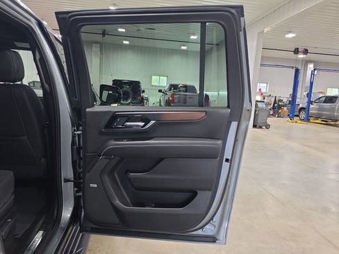 Used 2025 GMC Yukon XL Denali AWD/4WD image 29