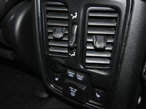 Used 2018 Jeep Grand Cherokee Limited image 17