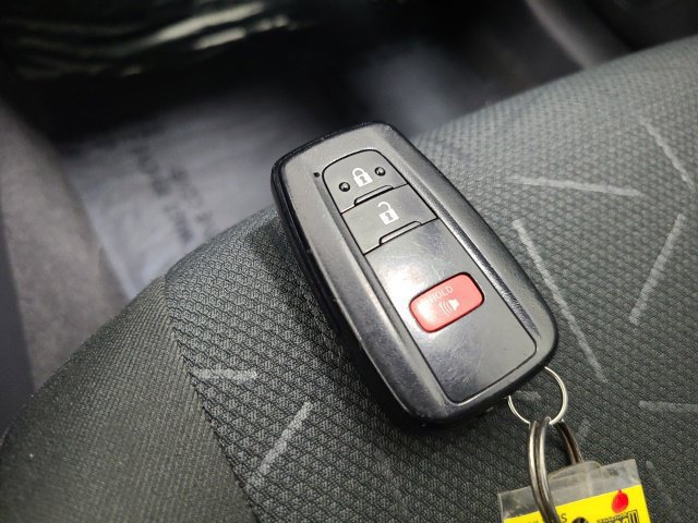 Certified 2022 Toyota RAV4 XLE w/ Carpet Mat Package (TMS) AWD/4WD image 33