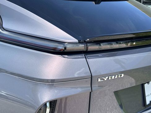 Used 2026 Cadillac Lyriq Luxury AWD/4WD image 11