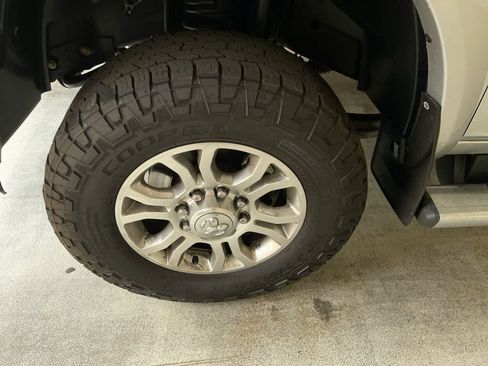 Used 2018 RAM 2500 Laramie AWD/4WD image 10