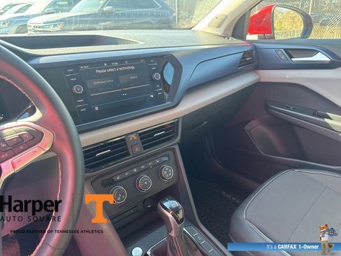 Used 2022 Volkswagen Taos SE w/ Panoramic Sunroof Package image 16