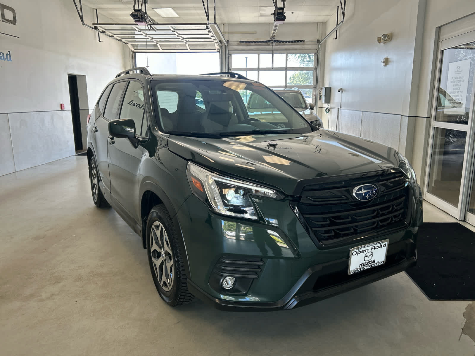 Used 2024 Subaru Forester Premium AWD/4WD image 9