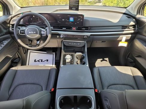 New 2026 Kia Carnival SX w/ SX Dark Edition Package FWD image 7