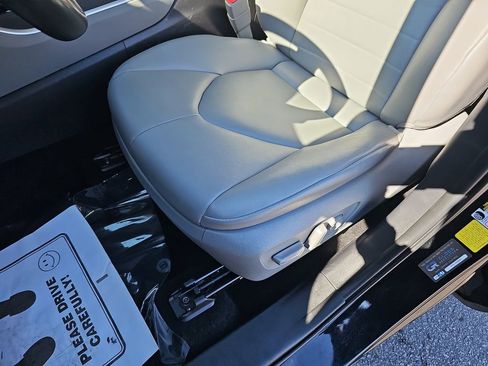 Used 2022 Toyota Highlander XLE image 34