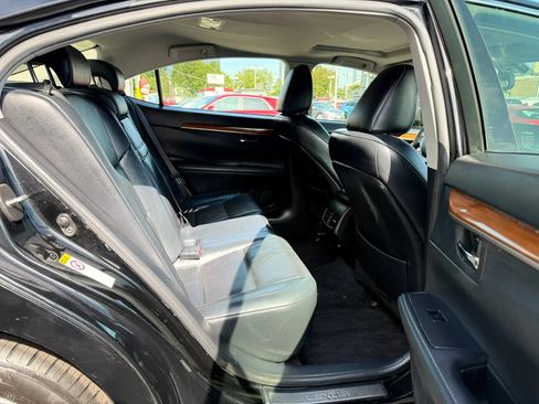 Used 2013 Lexus ES 300h w/ Luxury Pkg FWD image 34