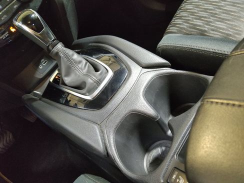 Used 2018 Nissan Rogue SV FWD image 26