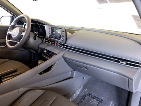 Used 2023 Hyundai Elantra SEL FWD image 25